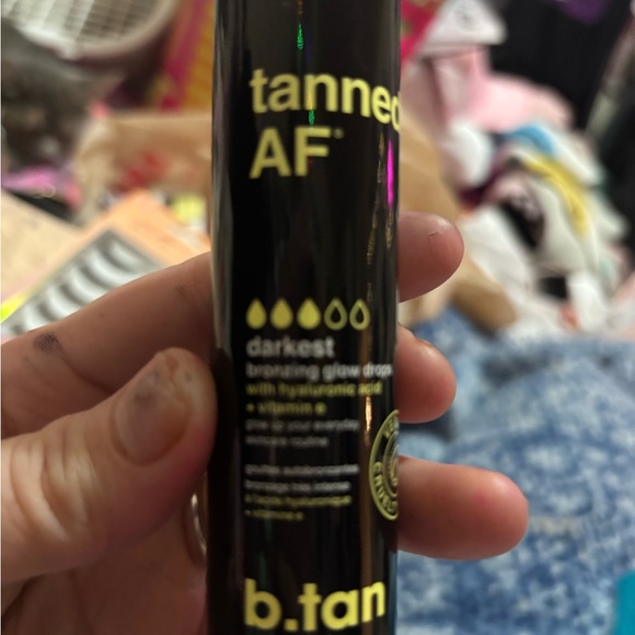 Tanned AF darkest bronzing glow drops with hyaluronic acid and vitamin E B. - Picture 4 of 5